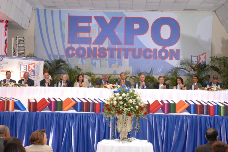 La ARL entregó materiales con las informaciones y servicios del Seguro de Riesgos Laborales, así como promocionales de la institución a los asistentes a Expo Constitución 2010, actividad celebrada en San Cristóbal del 2 al 7 de este mes de noviembre.