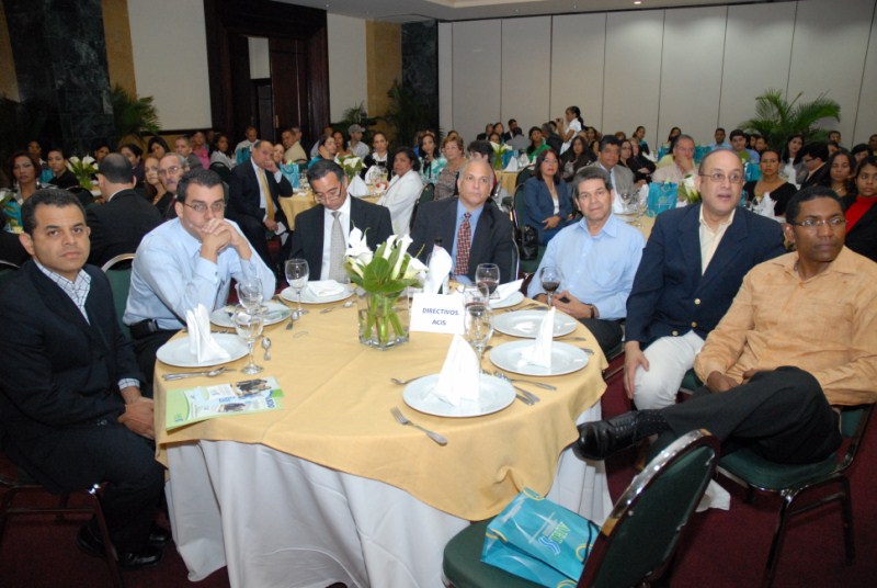El doctor Elisaben Matos, Director Ejecutivo de la ARL, dictó este jueves 4 de noviembre, la Conferencia “Impacto del Seguro de Riesgos Laborales en el Sector Productivo”, en Santiago.