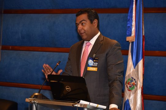 Director Ejecutivo ARL Diserta en Conferencia FUNGLODE