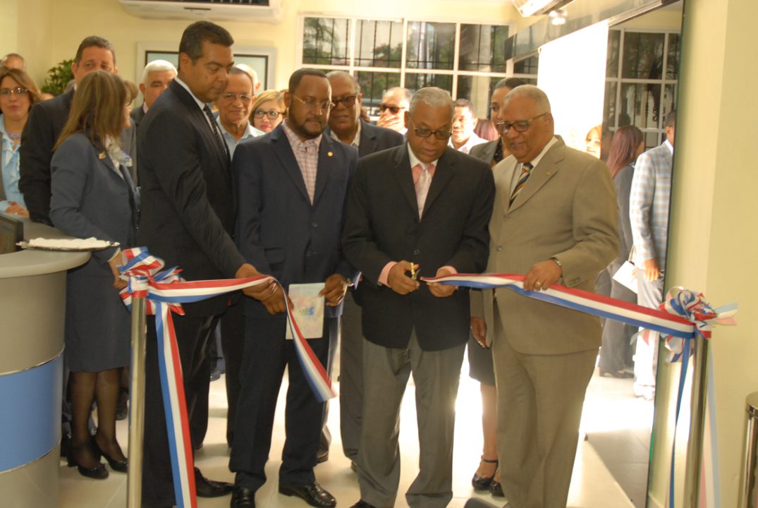 ARL Inaugura Área Servicios de Salud y Mural Institucional