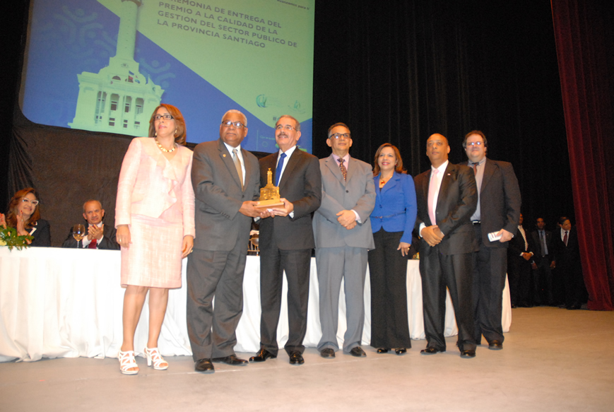 ARL Recibe Medalla de Oro en Premio a la Calidad de Santiago
