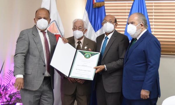 Reconocen al director del IDOPPRIL en Premio Nacional de Medicina