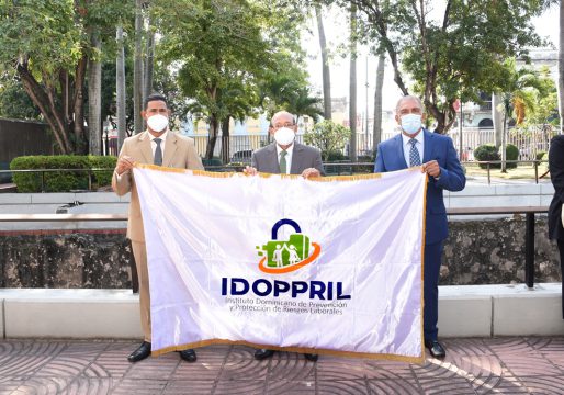 IDOPPRIL participa en acto de entrega de ofrenda floral