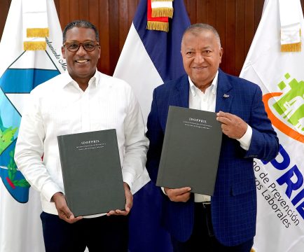 IDOPPRIL y Ayuntamiento de San Cristóbal firman convenio para fortalecer seguridad y salud laboral