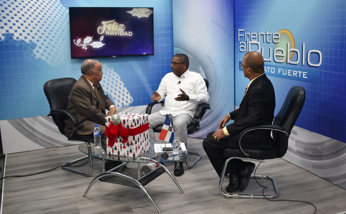 Director IDOPPRIL destaca mejoras en servicios durante visita a La Vega