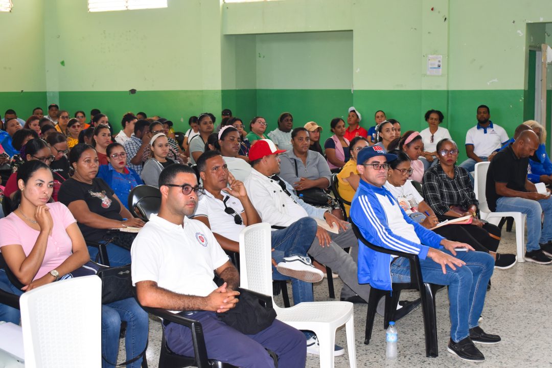 IDOPPRIL orienta a profesores Jima Abajo sobre ventajas Seguro de Riesgos Laborales